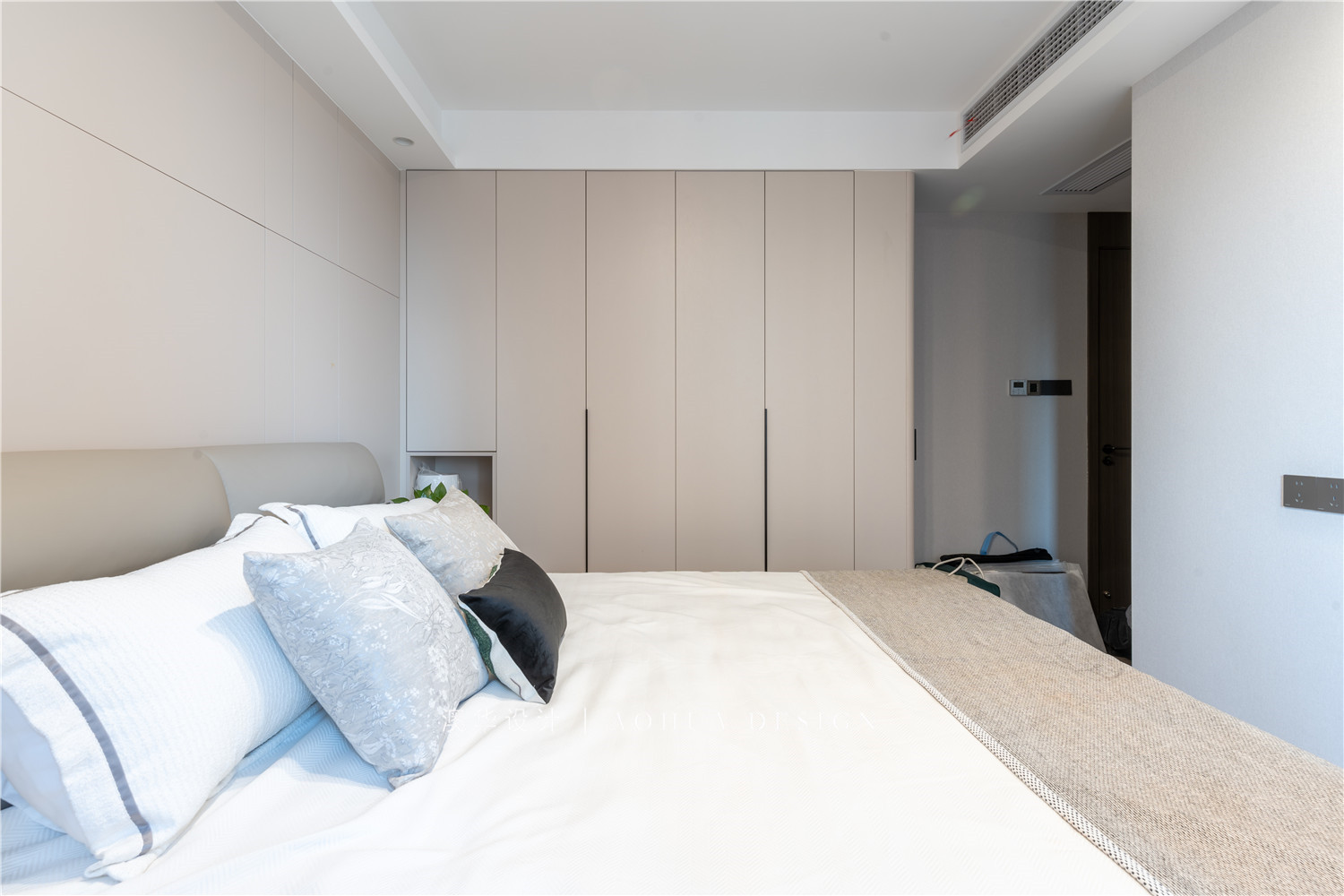 万科汉口传奇装修,现代轻奢风格